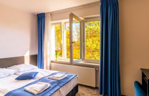 Chrzanow Bed & Breakfast | Cozy Oceanfront Park Apartamenty Chrzanów with Breakfast