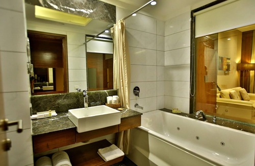Sector 62 Hotel | Park Ascent: Family-Friendly 4-Star Stay with Great Amenities