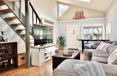 Belmont Shore House | Park Avenue Beach Paradise - Chic & Secluded 4 BDR