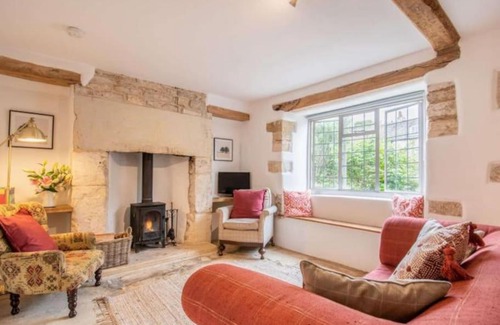 Minchinhampton House | Park Cottage: Family-Friendly Retreat with Great Reviews