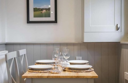 Minchinhampton House | Park Cottage: Family-Friendly Retreat with Great Reviews