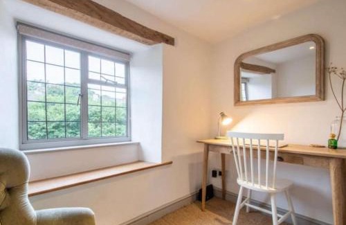 Minchinhampton House | Park Cottage: Family-Friendly Retreat with Great Reviews