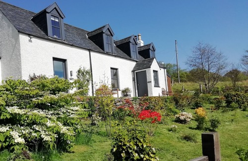 Lochcarron Cottage | Park Cottage: Traditional Croft Retreat with Loch Views