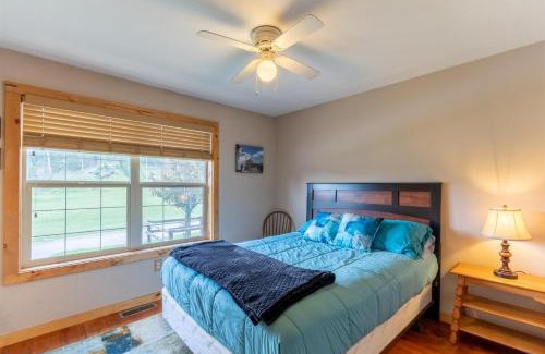 Hill City House | Family-Friendly Retreat at Park Creek Place with Hot Tub