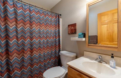 Hill City House | Family-Friendly Retreat at Park Creek Place with Hot Tub