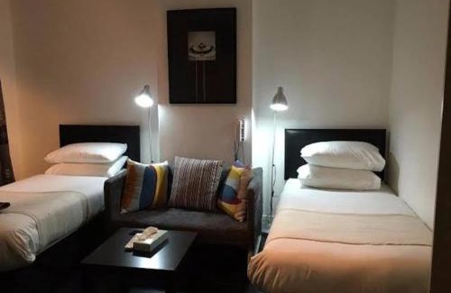 Rusholme Bed & Breakfast | Discover Park Crescent Hotel: Family-Friendly Retreat