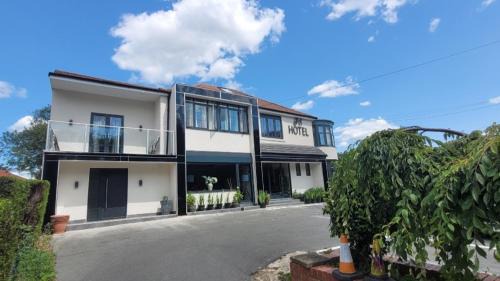 Rusholme Bed & Breakfast | Discover Park Crescent Hotel: Family-Friendly Retreat