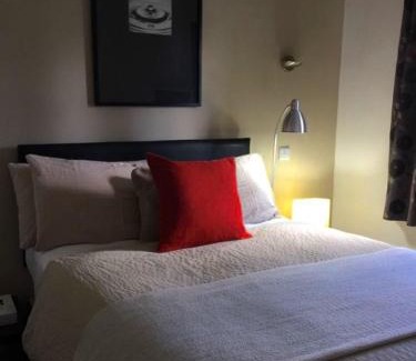Rusholme Bed & Breakfast | Discover Park Crescent Hotel: Family-Friendly Retreat