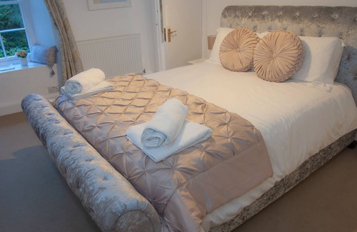 Trelil Bed & Breakfast | Family-Friendly Park Farmhouse: Guest Rated 9.8 with Breakfast