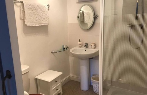 Trelil Bed & Breakfast | Family-Friendly Park Farmhouse: Guest Rated 9.8 with Breakfast