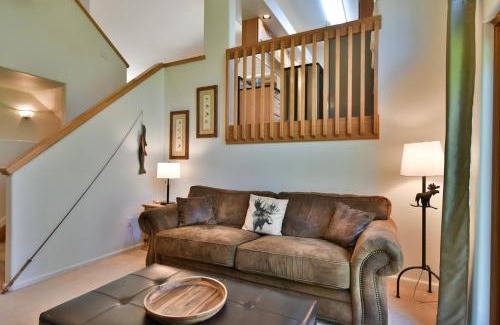 Park Forest Estates House | Park Forest 474: Family-Friendly Retreat with Hot Tub