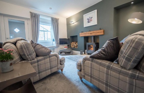 Threshfield House | Family-Friendly Stay at Park Grange Cottage Awaits You