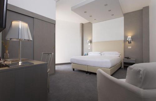 Jesolo Hotel | Discover Park Hotel Brasilia with Oceanfront & Pool Access