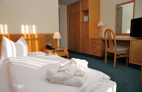 Neustrelitz Hotel | Relax at Park Hotel Fasanerie Neustrelitz with Ocean View