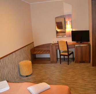 Gyula Hotel | Pet-Friendly Park Hotel Gyula with Pool & Top Reviews