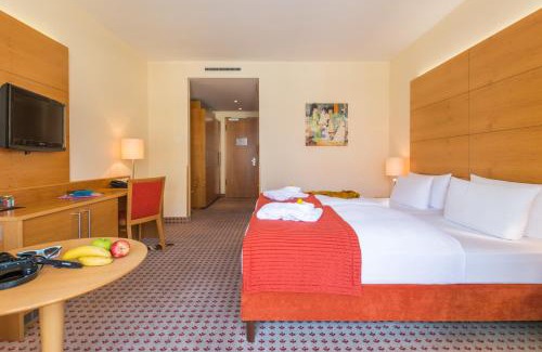 Warnemuende Hotel | Discover Park-Hotel Hübner: Pet-Friendly Oceanfront Retreat