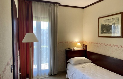 Villanova Hotel | Relax at Park Hotel Imperatore Adriano with Pool & Spa