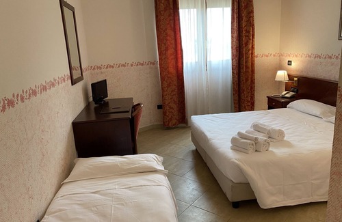 Villanova Hotel | Relax at Park Hotel Imperatore Adriano with Pool & Spa