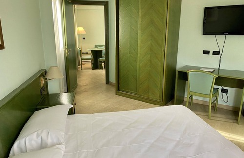 Villanova Hotel | Relax at Park Hotel Imperatore Adriano with Pool & Spa