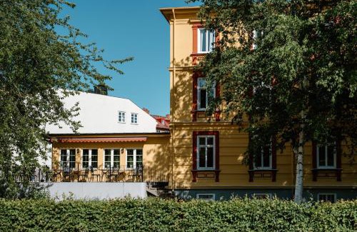 Linkoping Hotel | Explore Park Hotel Linköping Fawlty Towers & Enjoy Hot Tub Bliss