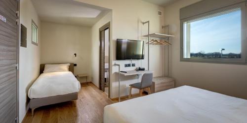 Fidenza Apartment | Family-Friendly Park Hotel & Residence with Kitchen Access
