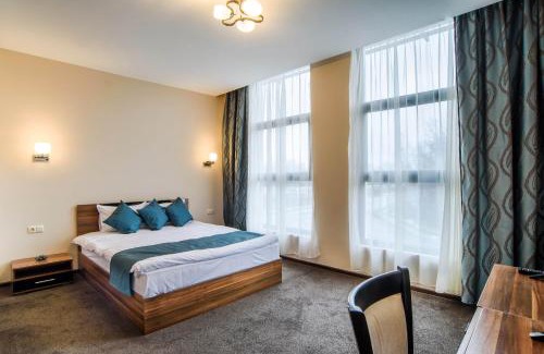 Yambol Hotel | Cozy Park-Hotel Yambol: Family-Friendly with Hot Tub