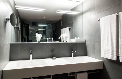 Zug Hotel | Experience Comfort at Park Hotel Zug with Pool & Spa
