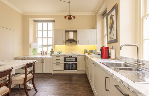 Holworth Apartment | Park House: Ideal Getaway for Families and Pet Owners