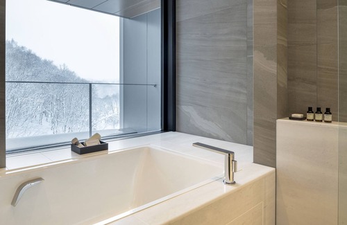 Kutchan Hotel | Experience Elegance at Park Hyatt Niseko Hanazono Hotel