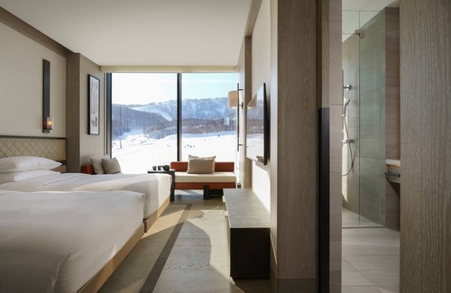Kutchan Hotel | Experience Elegance at Park Hyatt Niseko Hanazono Hotel