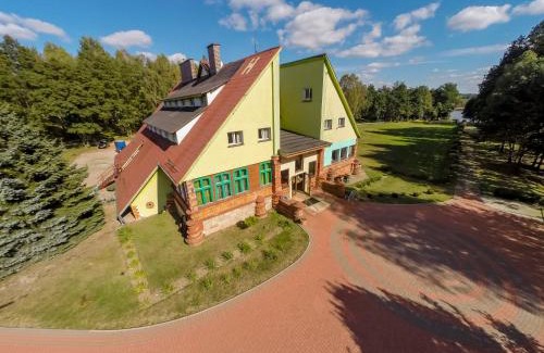 Miroslawiec Hotel | Inviting Park Inn Resort with Private Beach & Ocean Views