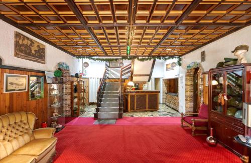 Miroslawiec Hotel | Inviting Park Inn Resort with Private Beach & Ocean Views
