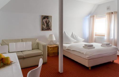 Miroslawiec Hotel | Inviting Park Inn Resort with Private Beach & Ocean Views