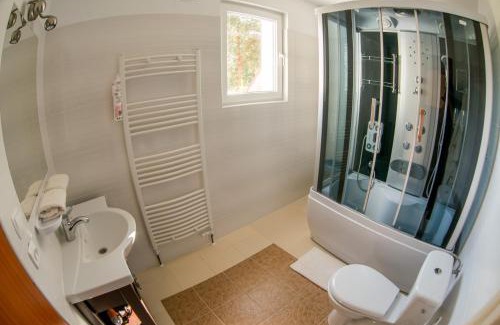 Miroslawiec Hotel | Inviting Park Inn Resort with Private Beach & Ocean Views