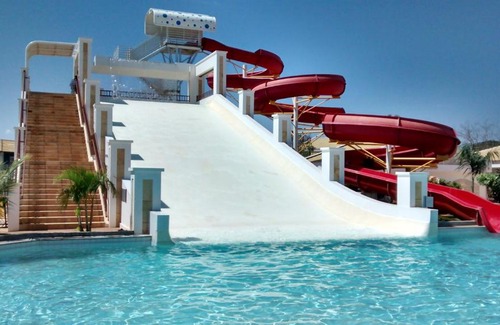 Jardim Paraiso Apartment | Relaxing Getaway at Park Lacqua Diroma with Pool & Spa