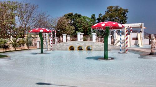 Jardim Paraiso Apartment | Relaxing Getaway at Park Lacqua Diroma with Pool & Spa