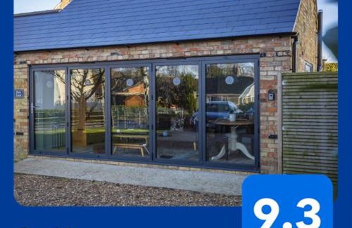 Shouldham Apartment | Family-Friendly Park Lane Studio in Shouldham - Rated 9.2