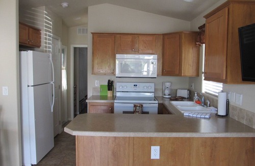 Prescott Valley Resort | Cozy Park Model with Pool, Spa & Breakfast Options