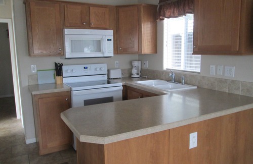 Prescott Valley Resort | Cozy Park Model with Pool, Spa & Breakfast Options