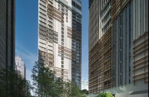 Khlong Tan Apartment | Stylish Park Origin Sukhumvit24: Pool & Family-Friendly Stay