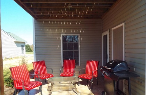 Cape Charles Condo | Park Place - Cozy Condo Steps from the Beach & Pool