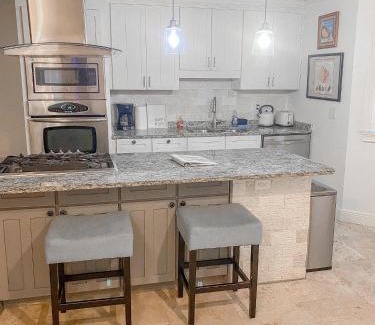 Sanford Hotel | Explore Park Place Inn and Cottages with Wheelchair Access