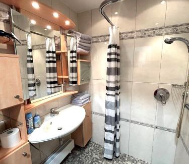 Iserhagen Sud House | Pet-Friendly Park-Residenz Isernhagen with Great Amenities