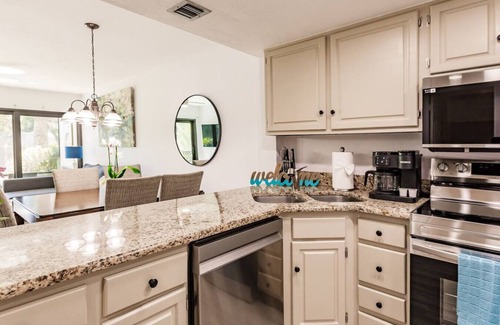 Park Shore Apartment | Lake View Resort Style Condo with Pool and Spa Amenities