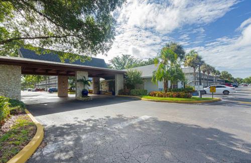 Park Shore House | Discover Park Shore Resort with Family-Friendly Amenities