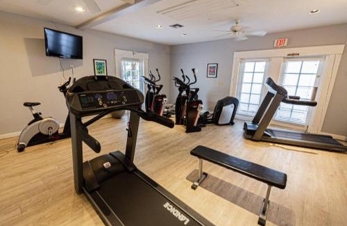 Park Shore House | Discover Park Shore Resort with Family-Friendly Amenities