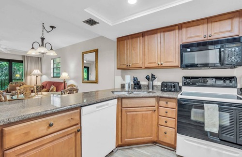 Park Shore Apartment | Discover Park Shore Resort: Oceanfront Escape with Spa
