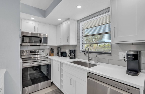 Park Shore Apartment | Discover Park Shore Resort: Oceanfront Escape with Spa