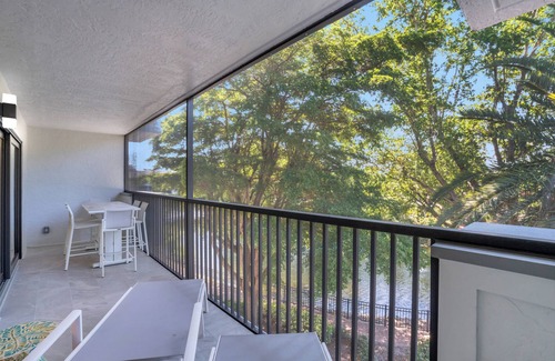 Park Shore Apartment | Discover Park Shore Resort: Oceanfront Escape with Spa