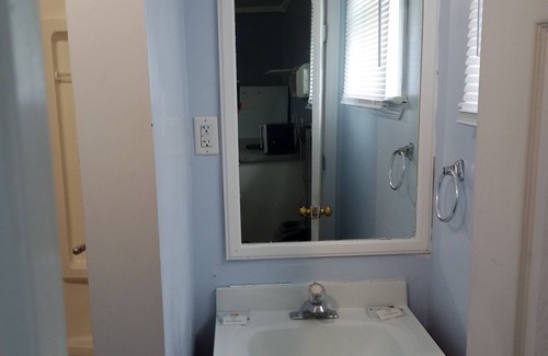 Otonabee-South Monaghan Hotel | Cozy Park Side Motel: Family-Friendly with Breakfast Included